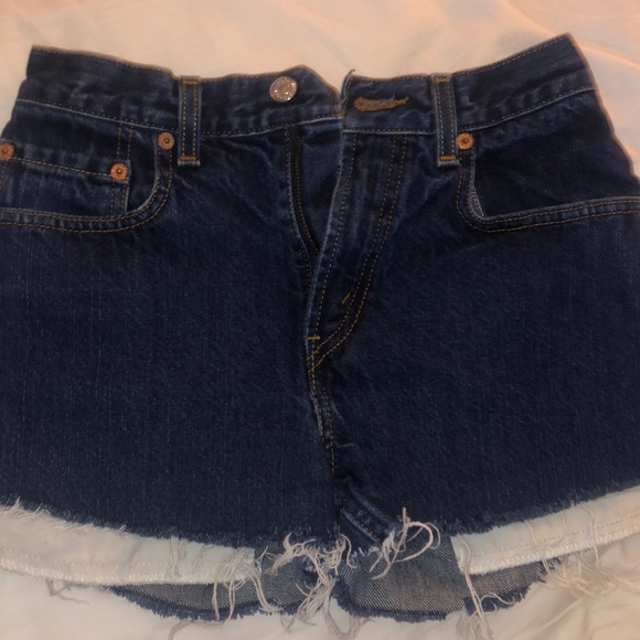 Levi’s Jean Shorts - Picture 3 of 4